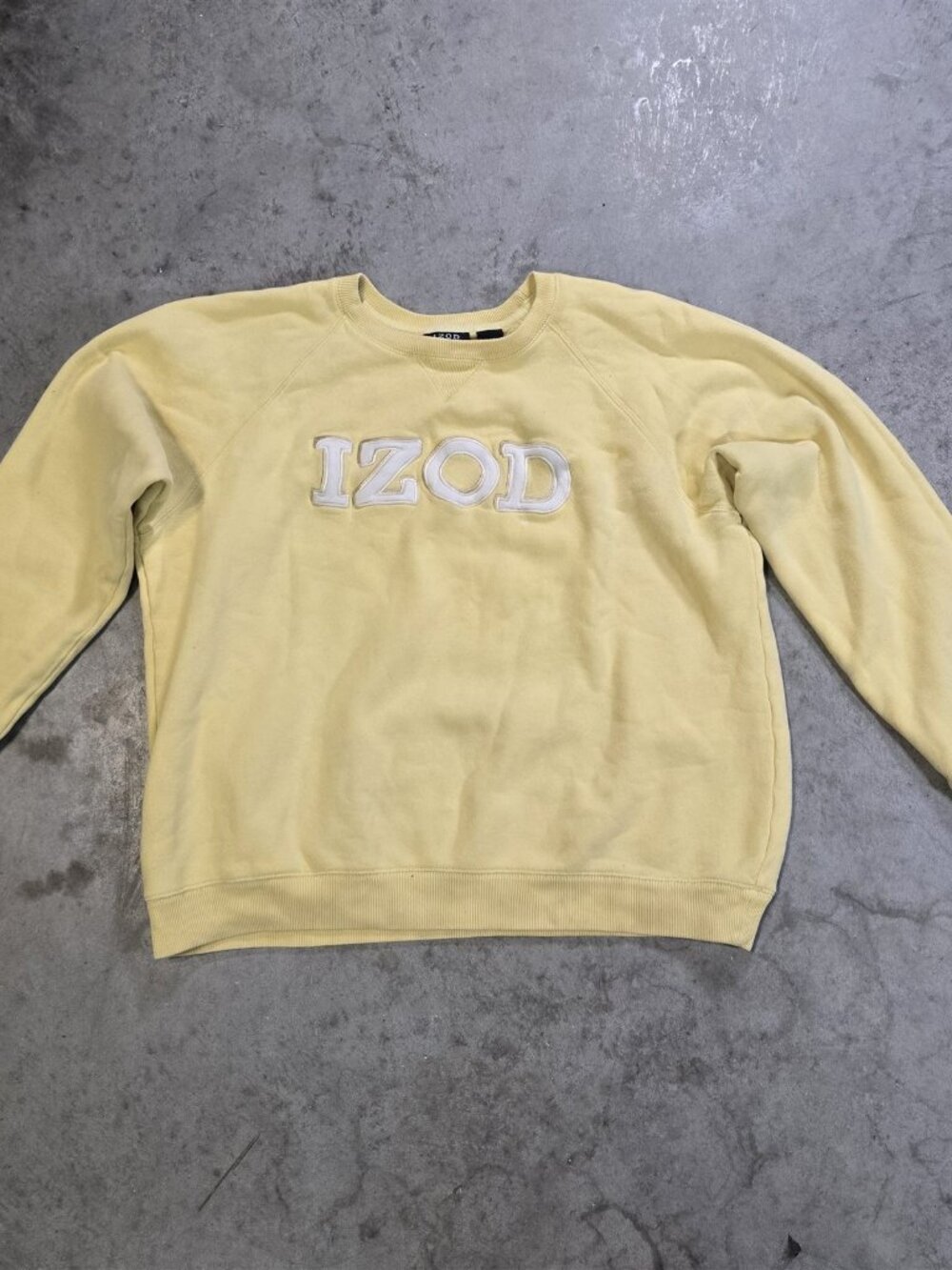 IZOD Women's M Pale Yellow Crewneck Sweatshirt Applique Spell Out